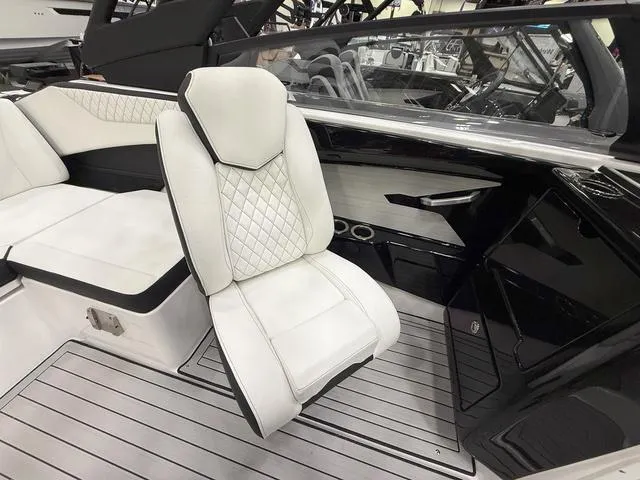 Slide: The Image of Yamaha 222SE 2025 - 9