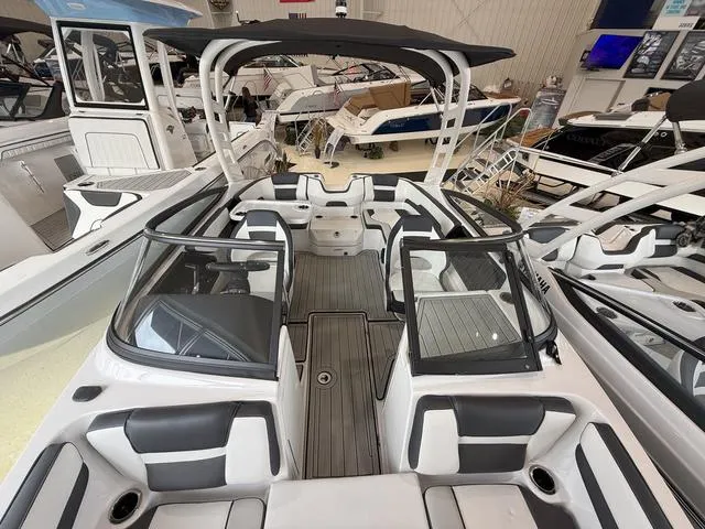 Slide: The Image of Interior view of 2025 Yamaha Boats 195S with luxurious design. - 26