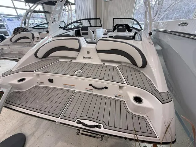 Slide: The Image of Rear view of 2025 Yamaha Boats 195S with stylish deck design. - 5