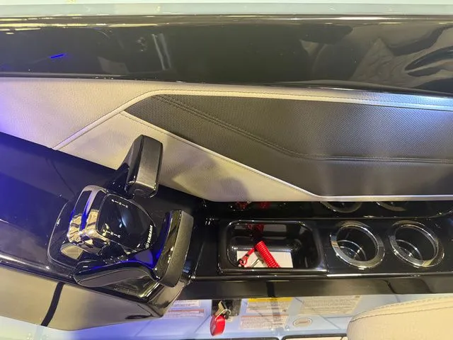 Slide: The Image of Yamaha 255XD 2025 - 32