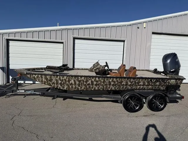 The Image of Avid 20 Vertex 2025 - 1