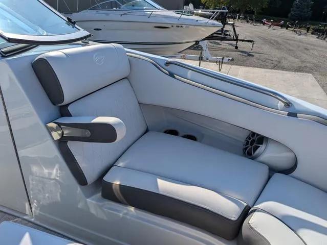 Slide: The Image of Crownline Boats Eclipse E240 XS 2024 - 14