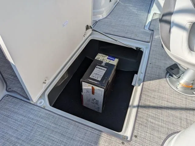 Slide: The Image of Crownline Boats Eclipse E240 XS 2024 - 16