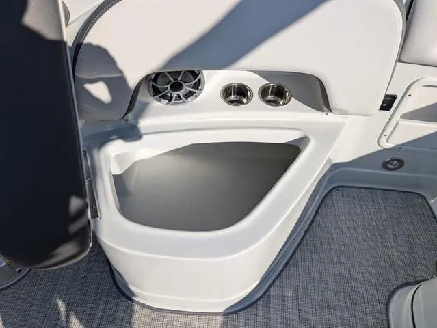 Slide: The Image of Crownline Boats Eclipse E240 XS 2024 - 17