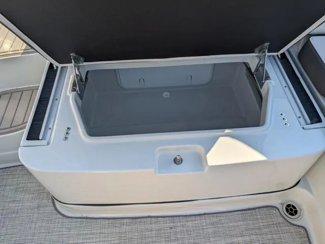 Slide: The Image of Crownline Boats Eclipse E240 XS 2024 - 19