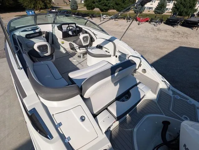 Slide: The Image of Crownline Boats Eclipse E240 XS 2024 - 6