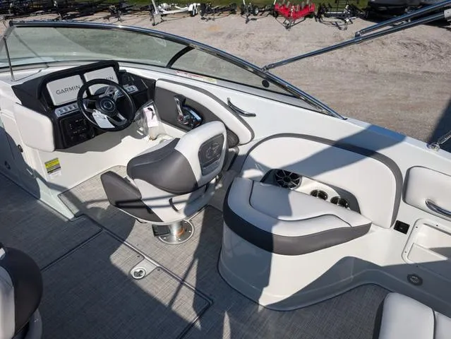 Slide: The Image of Crownline Boats Eclipse E240 XS 2024 - 9
