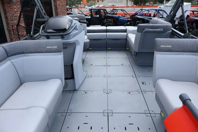 Slide: The Image of Sea-Doo Switch Cruise 18 2025 - 10