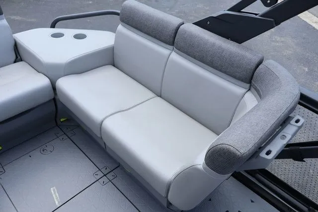 Slide: The Image of Sea-Doo Switch Cruise 18 2025 - 12