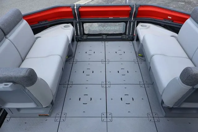 Slide: The Image of Sea-Doo Switch Cruise 18 2025 - 15