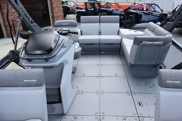 Slide: The Image of Sea-Doo Switch Cruise 18 2025 - 18