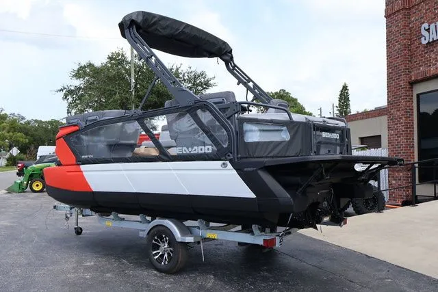 Slide: The Image of Sea-Doo Switch Cruise 18 2025 - 4