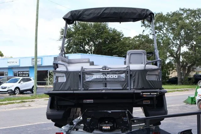 Slide: The Image of Sea-Doo Switch Cruise 18 2025 - 5