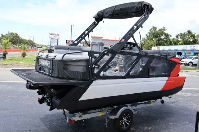 Slide: The Image of Sea-Doo Switch Cruise 18 2025 - 6