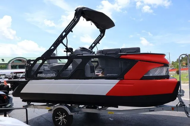 Slide: The Image of Sea-Doo Switch Cruise 18 2025 - 7