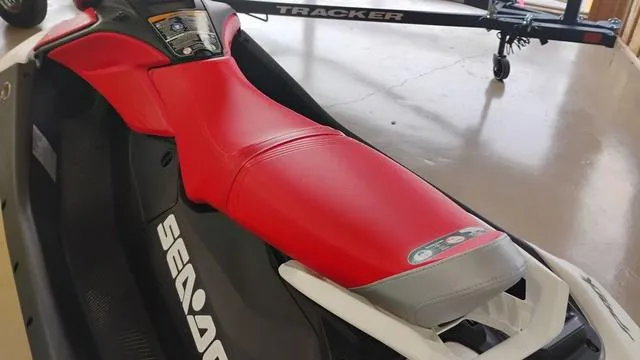 Slide: The Image of Sea-Doo Spark Trixx for 3 2025 - 9