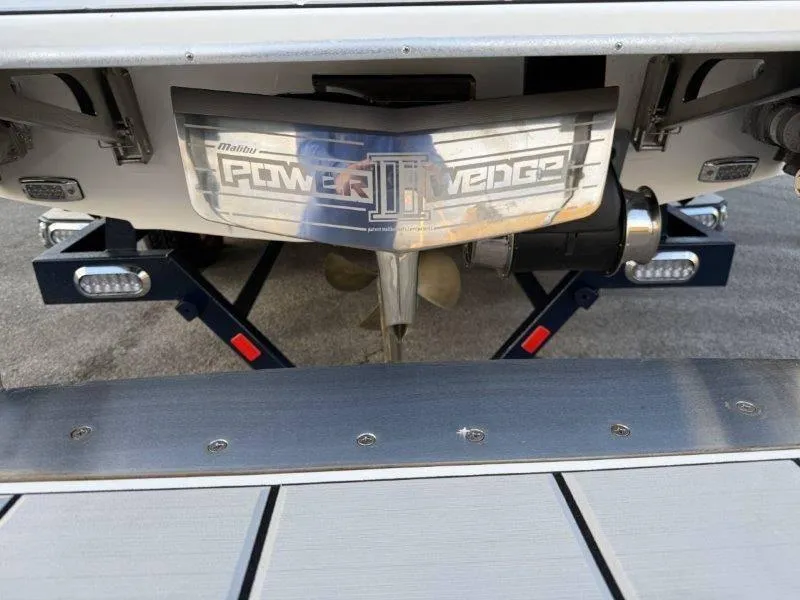 Slide: The Image of 2021 Malibu 25 LSV Power Wedge III detail, showcasing advanced wakeboarding technology. - 24