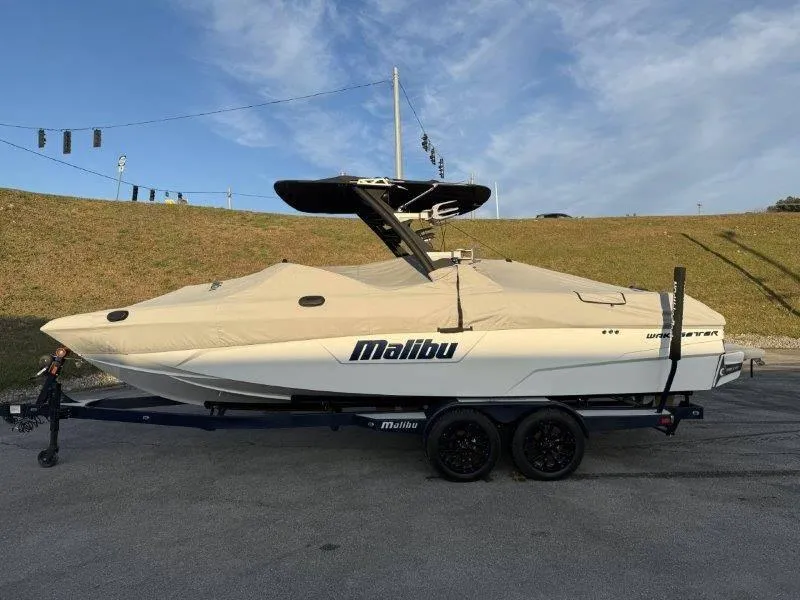 Slide: The Image of Malibu 25 LSV 2021 - 50