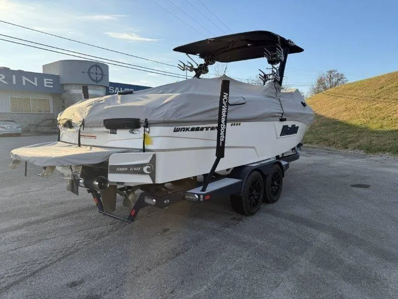 Slide: The Image of Malibu 25 LSV 2021 - 53