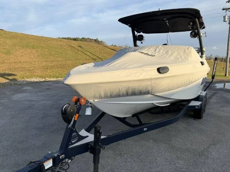 Slide: The Image of Malibu 25 LSV 2021 - 54