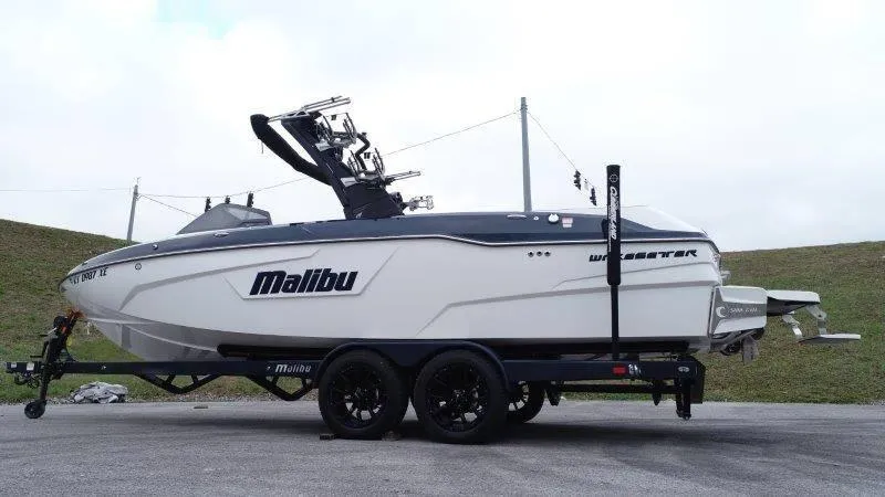 Slide: The Image of Malibu 25 LSV 2021 - 56