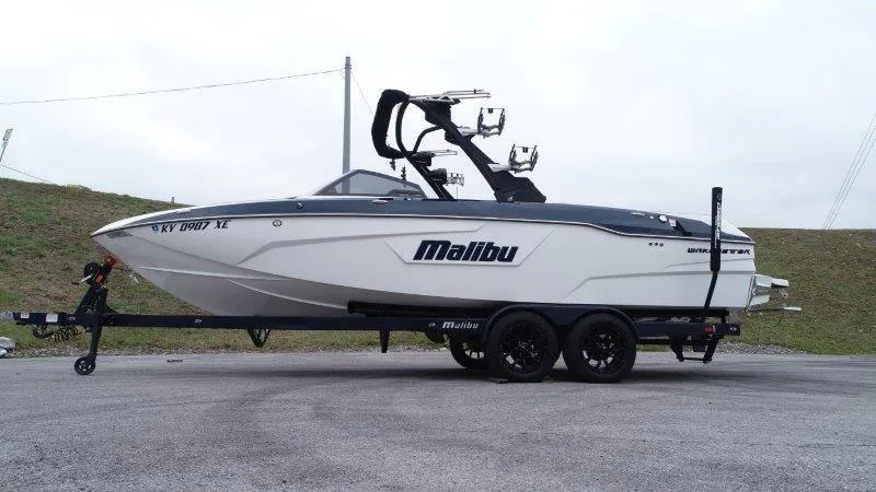 Slide: The Image of Malibu 25 LSV 2021 - 67