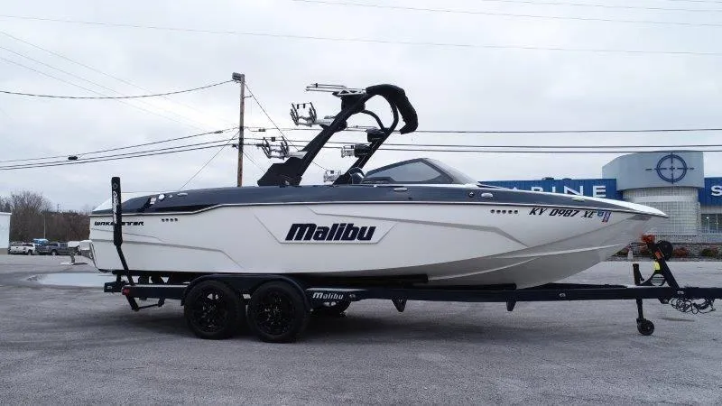 Slide: The Image of Malibu 25 LSV 2021 - 68