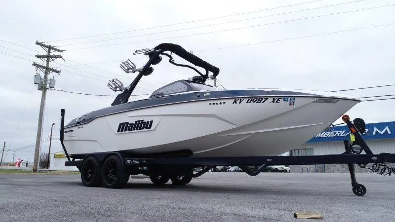Slide: The Image of Malibu 25 LSV 2021 - 69
