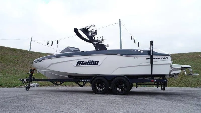 Slide: The Image of Malibu 25 LSV 2021 - 70