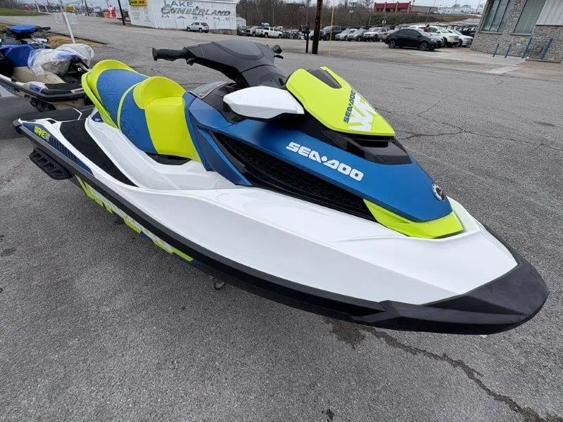 Slide: The Image of Sea-Doo Wake Pro 230 2017 - 14