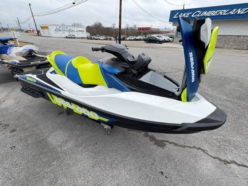 Slide: The Image of Sea-Doo Wake Pro 230 2017 - 17