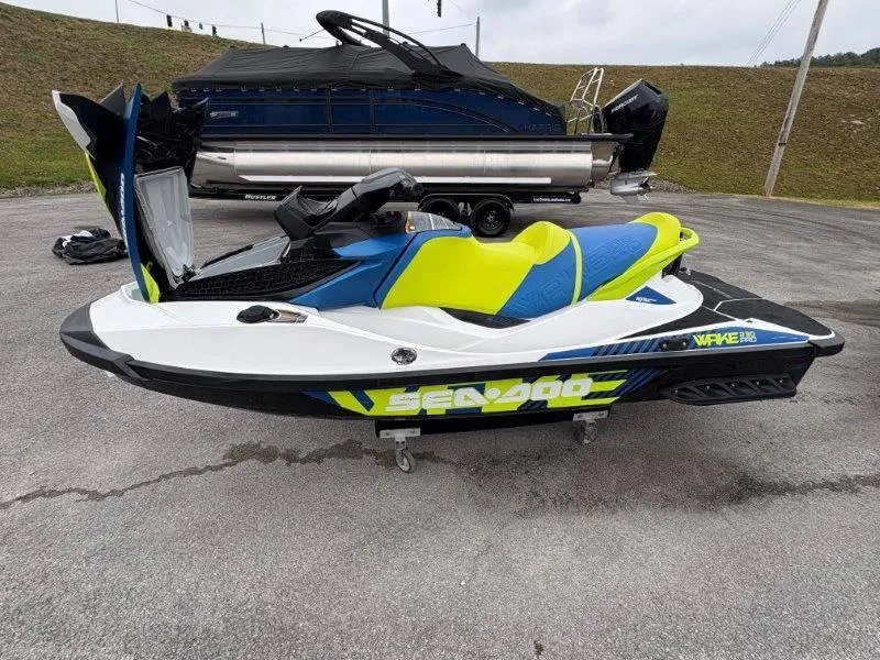 Slide: The Image of Sea-Doo Wake Pro 230 2017 - 24