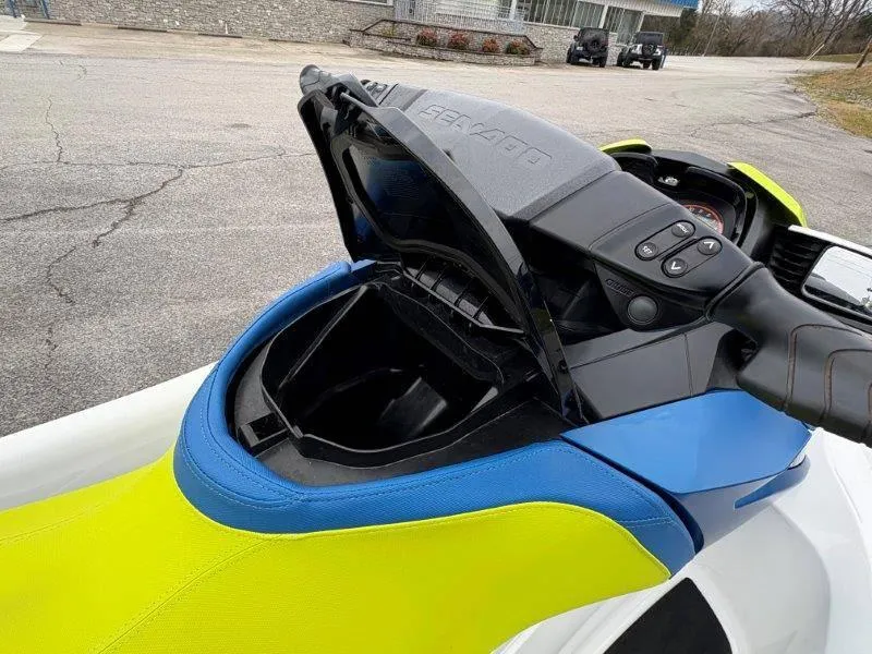 Slide: The Image of Sea-Doo Wake Pro 230 2017 - 30