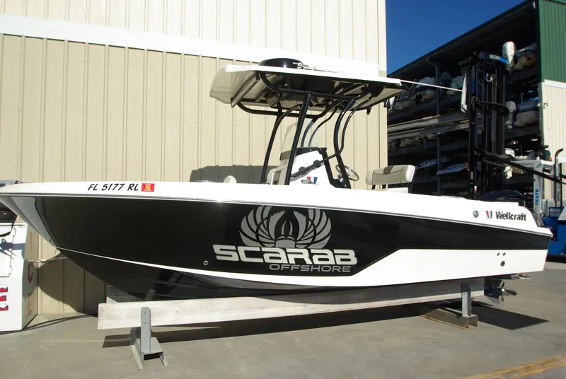 The Image of 2018 Wellcraft 222 Scarab Offshore boat on display in a marina. - 0