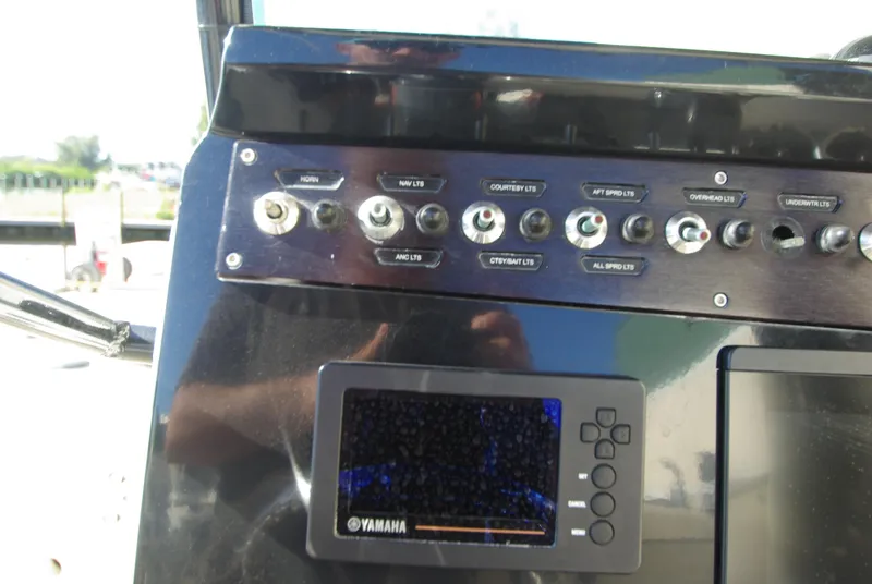 Slide: The Image of Control panel of 2018 Wellcraft 222 Scarab Offshore boat with Yamaha display. - 16