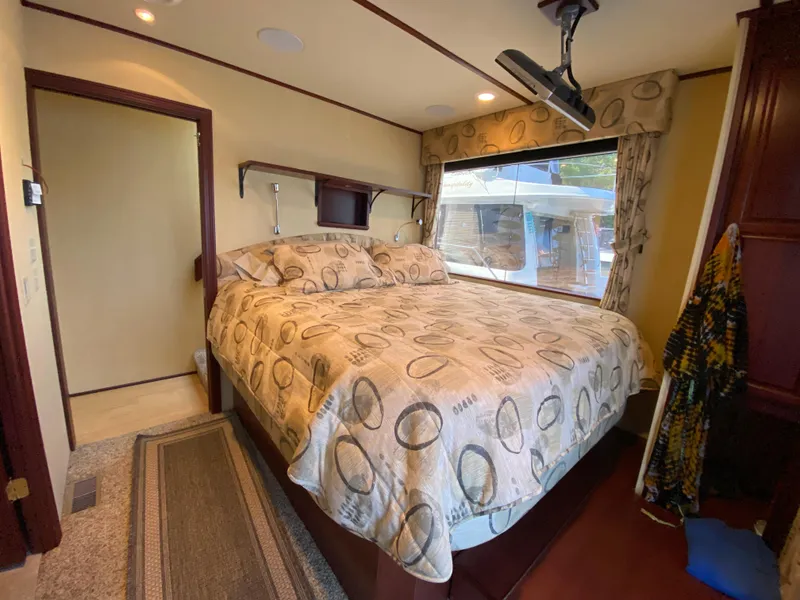 Slide: The Image of Bedroom interior of 2005 Skipperliner Millenium houseboat with lake view. - 27