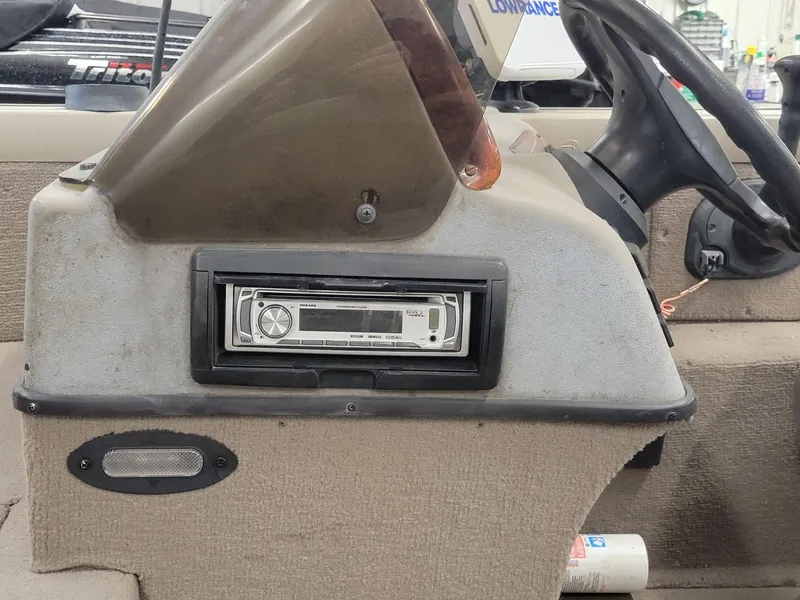 Slide: The Image of Triton DV 176 SC Sport 2005 - 9