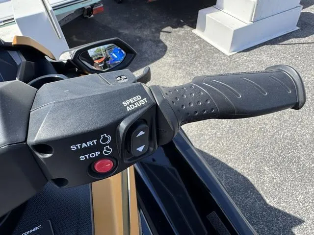 Slide: The Image of Yamaha FX Limited SVHO With Audio System 2024 - 12