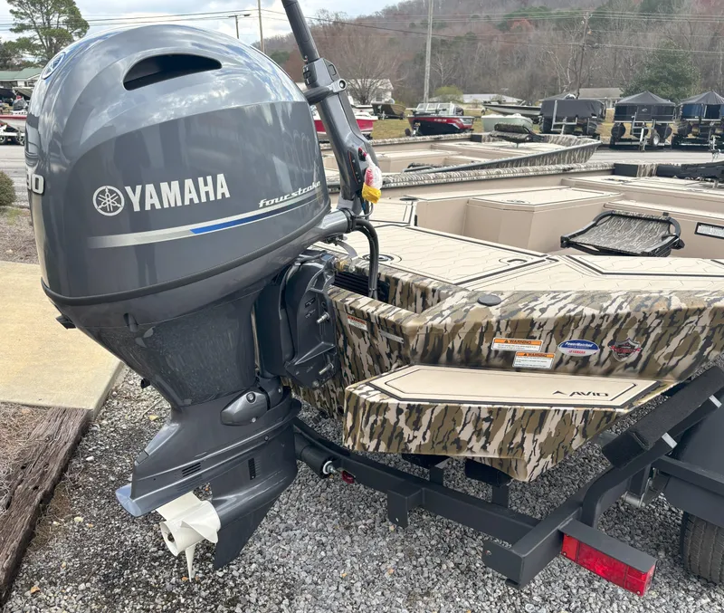 Slide: The Image of 2025 Avid 18 Commander boat with Yamaha four-stroke engine, camo design. - 19