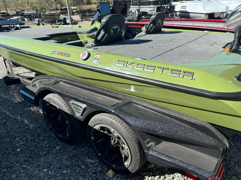 Slide: The Image of Skeeter FXR20 Apex 2023 - 14