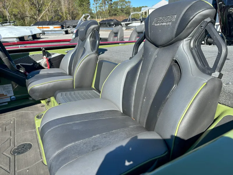 Slide: The Image of Skeeter FXR20 Apex 2023 - 16