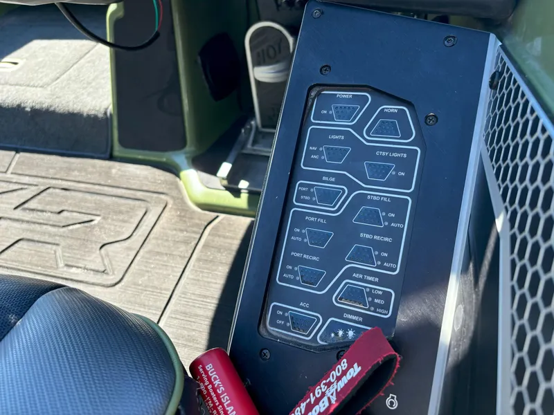 Slide: The Image of Skeeter FXR20 Apex 2023 - 17