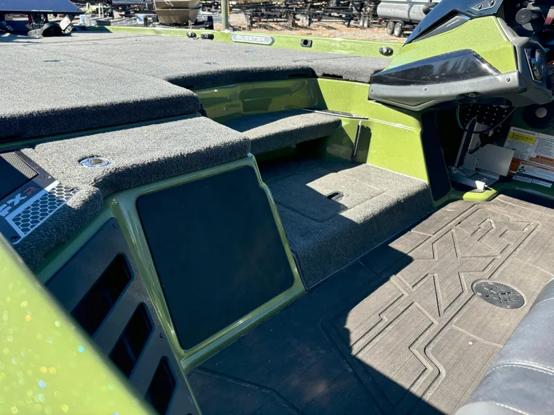 Slide: The Image of Skeeter FXR20 Apex 2023 - 4