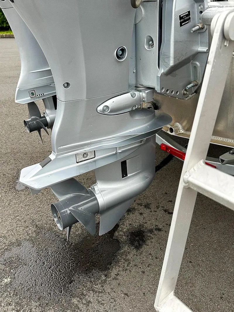 Slide: The Image of 2017 Hewescraft 160 Sportsman outboard motor close-up on wet pavement. - 21