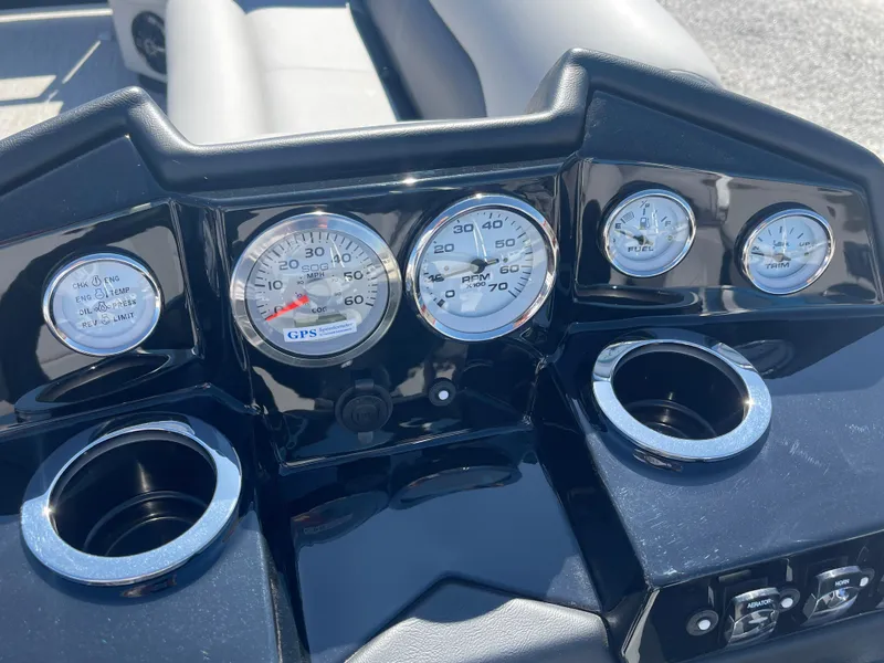 Slide: The Image of Dashboard of 2025 Landau Island Breeze 25 with gauges and cup holders. - 10