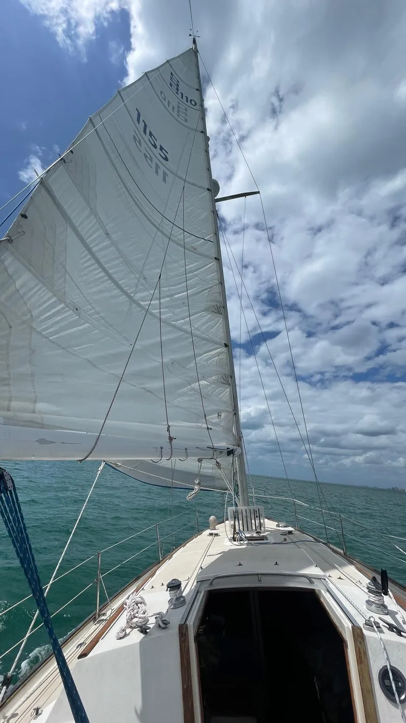 Slide: The Image of Sailboat on open sea under cloudy sky, S2 11.0A model, 1985. - 4