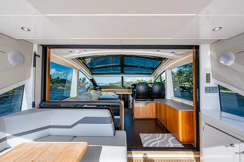 Slide: The Image of Sunseeker 60 EVO PREDATOR 2021 - 18