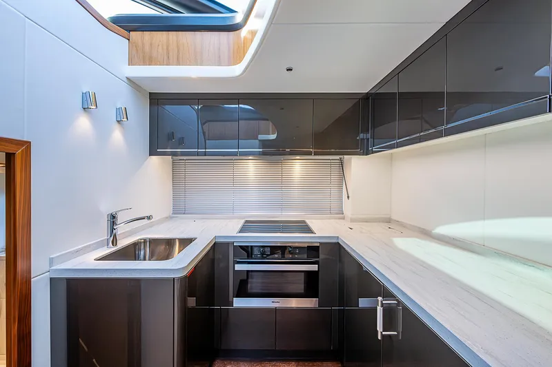 Slide: The Image of Sunseeker 60 EVO PREDATOR 2021 - 2