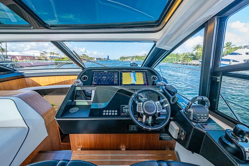 Slide: The Image of Sunseeker 60 EVO PREDATOR 2021 - 23