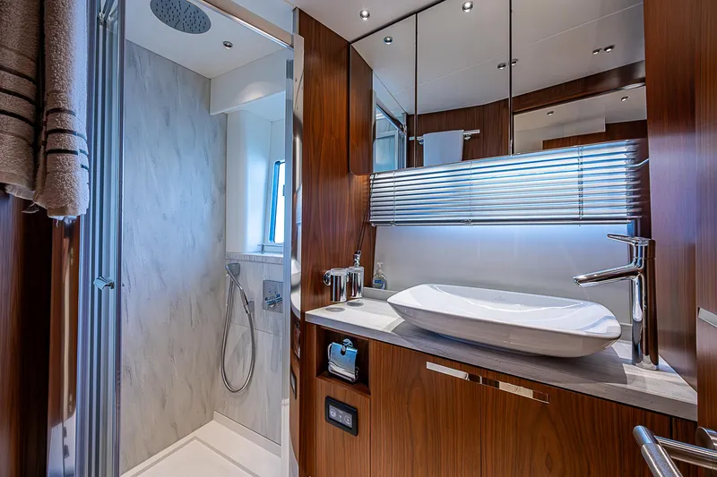 Slide: The Image of Sunseeker 60 EVO PREDATOR 2021 - 38